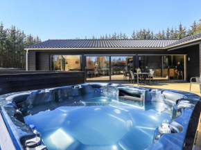 Luxurious Holiday Home in lb k with Whirlpool, Ålbæk